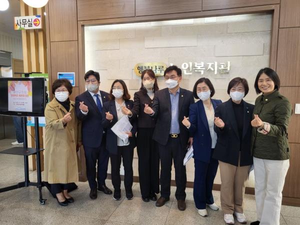 Ŭ���Ͻø� ū �̹����� ���� �ֽ��ϴ�.